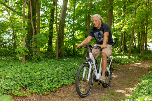 Best Electric Bike for 60 Year Old Woman: Real-World Reviews & Hilly Commute Tests