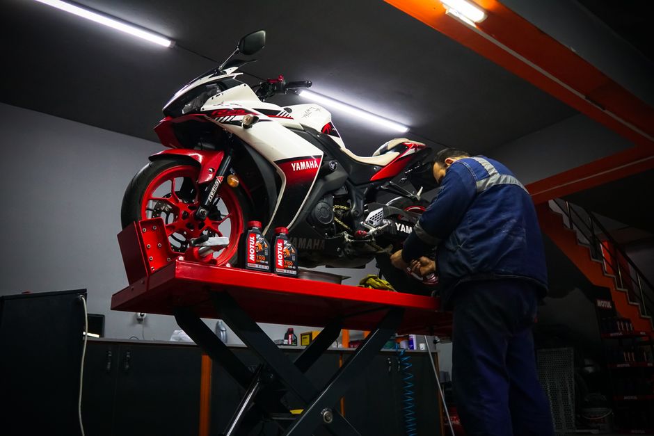 e-bike mechanic workshop repair